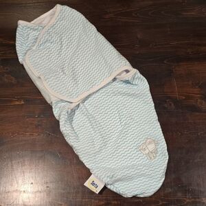 Serta Baby Swaddle Wrap Blue Wavy Print LARGE